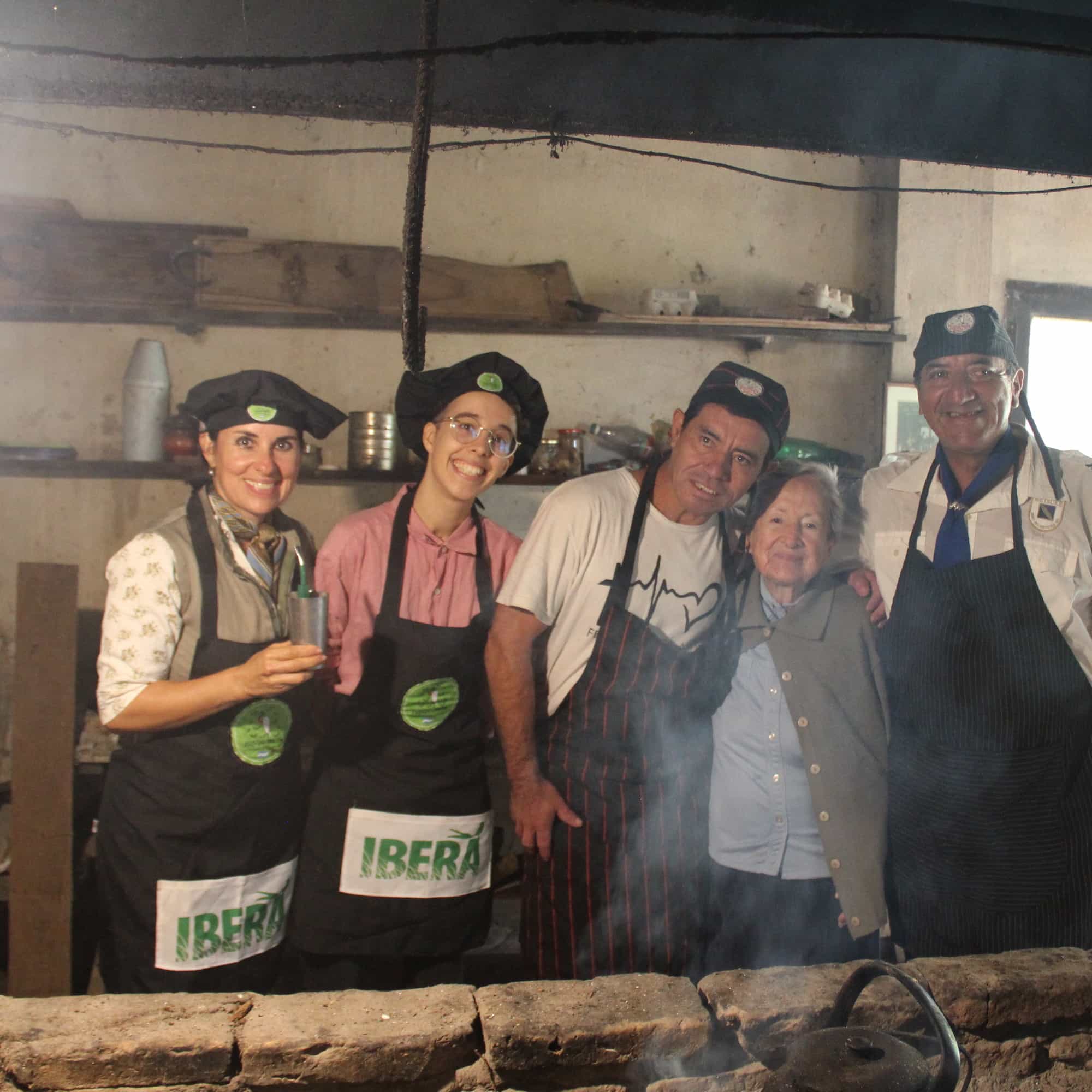 foto de una turista con la familia y amigos